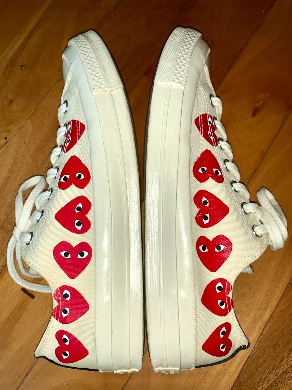 COMME DES GARCONS PLAY Converse Low Top Multi Hearts Chuck 70
